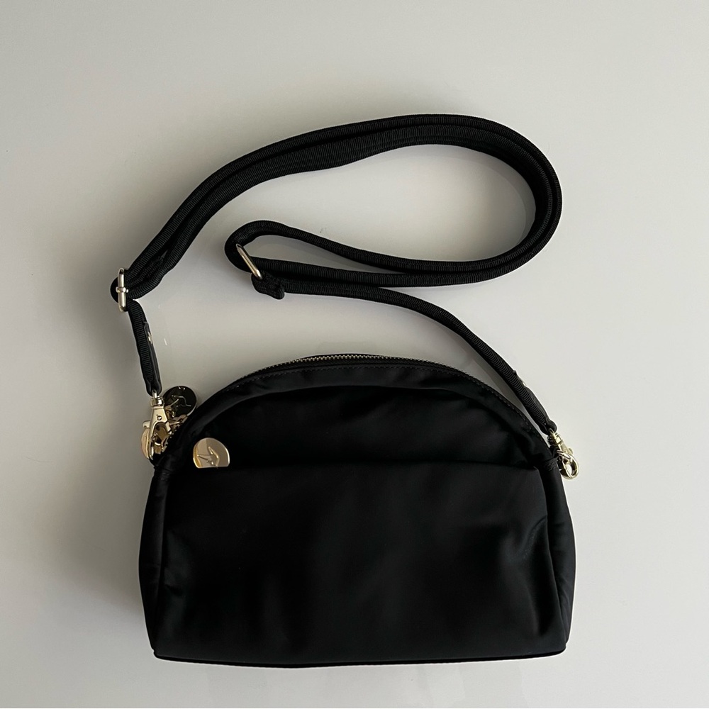 Lo & sons nouvelle bag, black exterior, gold hardware, lavender interior